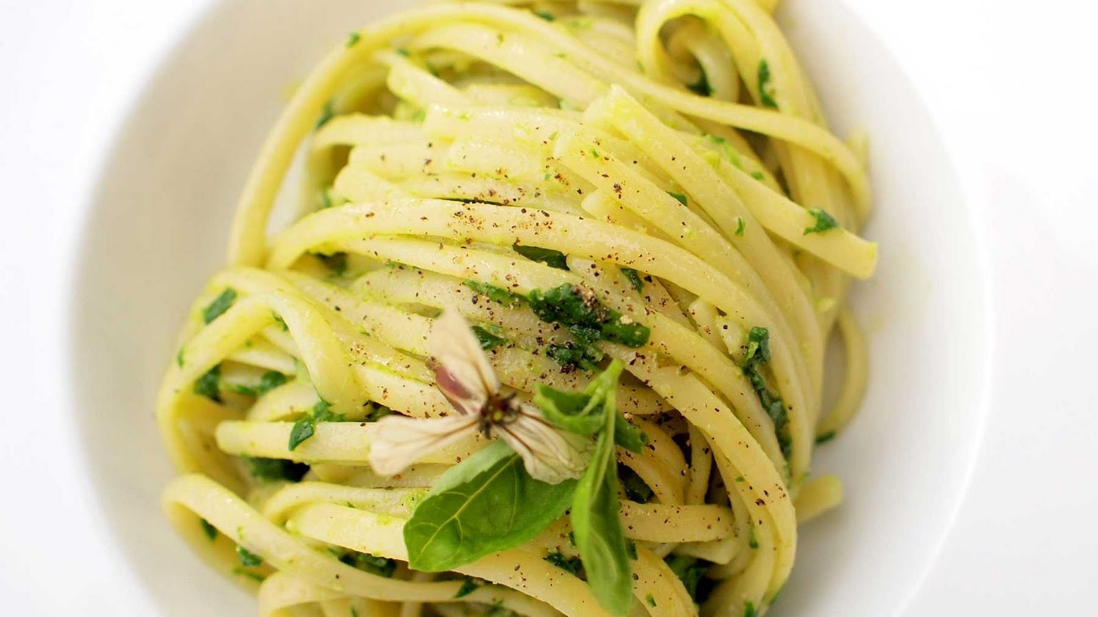Spaghetti with lemon rocket and pinenuts healthy food ideas