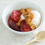 Caramel Crumbs with plums and cream fresh ideas