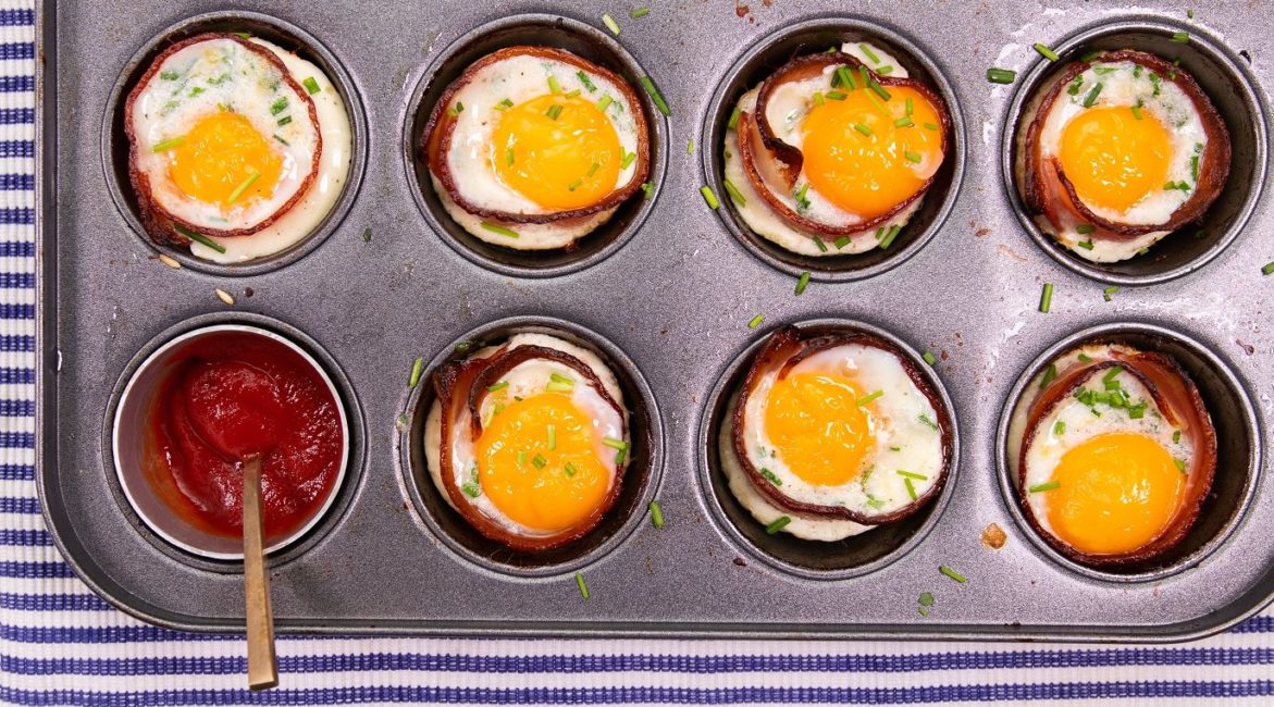 Bacon, Egg, Tomato & Herb Cups